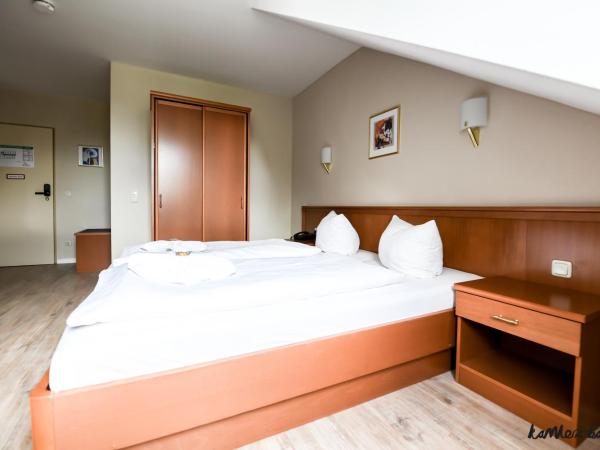 Hotel Blutenburg : photo 9 de la chambre chambre double - vue sur jardin