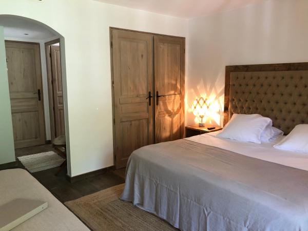 Le Clos des Sept Palmiers : photo 2 de la chambre chambre double avec balcon (3 adultes)