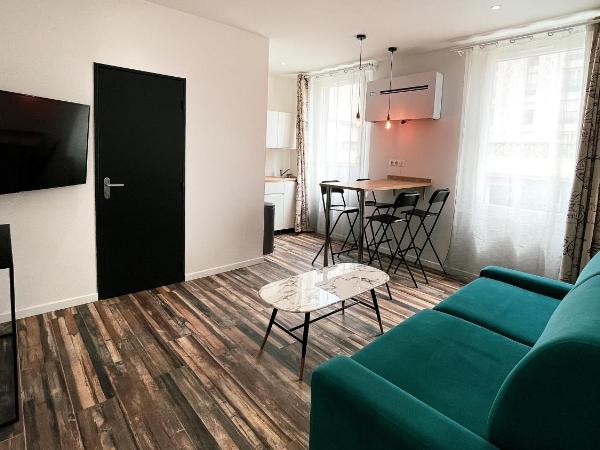 Kyriad Marseille Blancarde - Timone : photo 1 de la chambre appartement 1 chambre - 1 lit double 1 canapé-lit