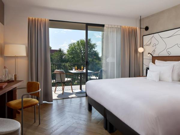 L'esquisse Hotel & Spa Colmar - MGallery : photo 2 de la chambre chambre lit king-size deluxe avec balcon