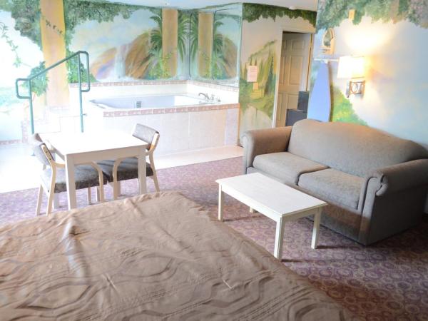 Scottish Inn and Suites NRG Park/Texas Medical Center - Houston : photo 4 de la chambre suite de luxe avec baignoire spa - fumeurs