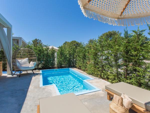 Polidor Camping Resort : photo 1 de la chambre villa de luxe avec piscine privée