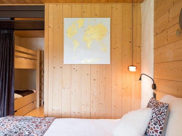 Hôtel La Bergerie : photo 4 de la chambre chambre familiale l (2 adultes + 2 enfants)