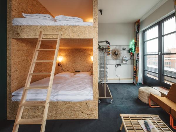 Superbude Hamburg Altona : photo 2 de la chambre suite quadruple orchestre