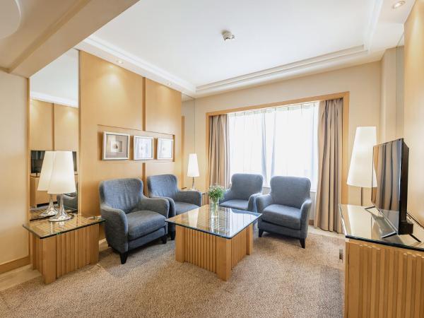 Crowne Plaza Shanghai, an IHG Hotel : photo 2 de la chambre suite 1 chambre lit king-size - accès au salon