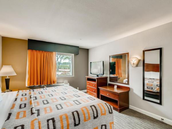 Orangewood Inn and Suites Midtown : photo 5 de la chambre suite lit king-size