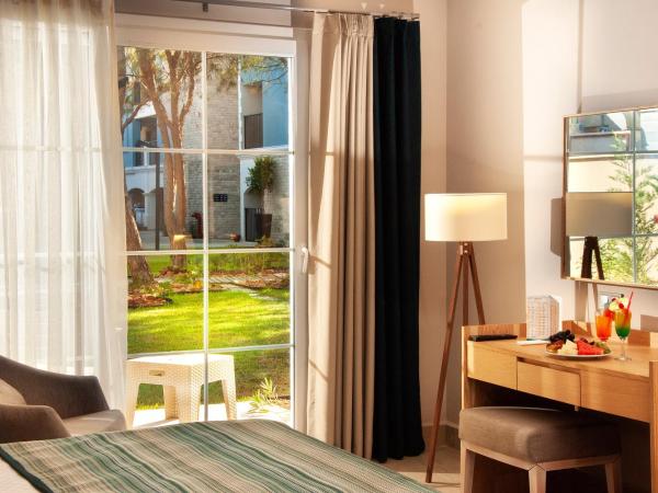 Ephesia Holiday Beach Club : photo 2 de la chambre chambre double ou lits jumeaux supérieure - vue sur jardin