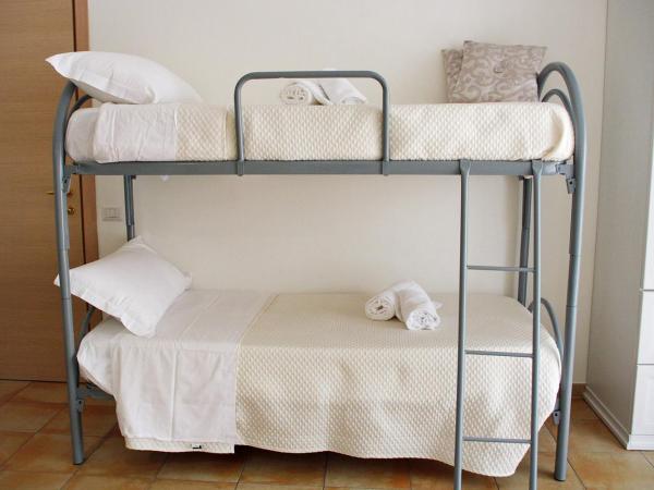 B&B & Residence Pozzo Misseo : photo 7 de la chambre chambre quadruple