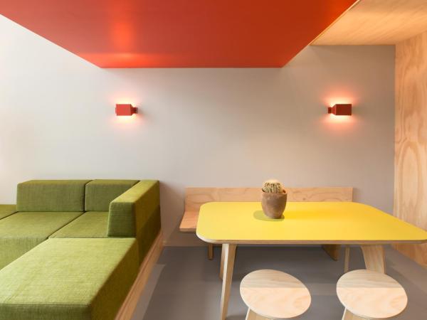 Volkshotel : photo 3 de la chambre studio avec balcon