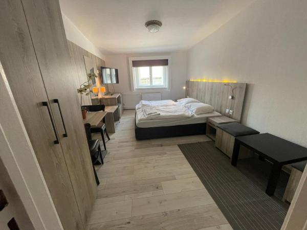 Pension Der Kretaner : photo 4 de la chambre chambre double avec salle de bains privative extérieure