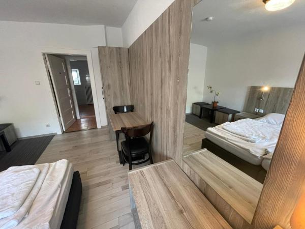 Pension Der Kretaner : photo 10 de la chambre chambre double avec salle de bains privative extérieure