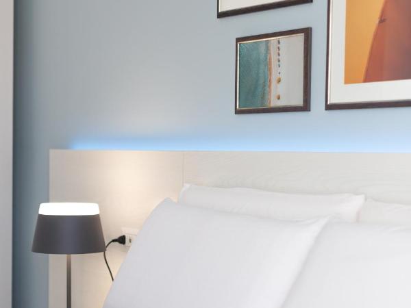 J Rooms : photo 10 de la chambre chambre double avec salle de bains privative