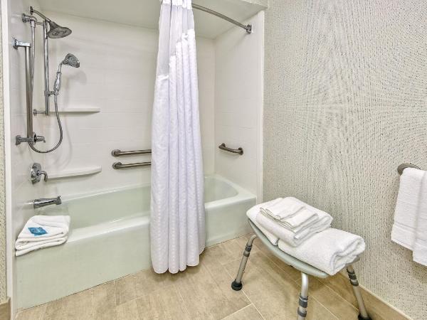 Holiday Inn Express Memphis Medical Center - Midtown, an IHG Hotel : photo 4 de la chambre chambre double standard avec 2 lits doubles et baignoire accessible aux personnes à mobilité réduite - adaptée aux personnes à mobilité réduite