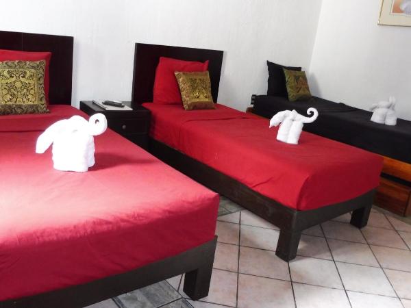 Posada Casa Adriana : photo 3 de la chambre chambre triple avec salle de bains privative séparée