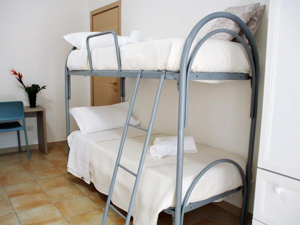 B&B & Residence Pozzo Misseo : photo 1 de la chambre chambre quadruple
