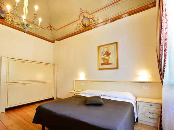 Hotel Iris : photo 8 de la chambre chambre quadruple