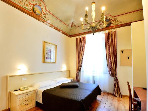 Hotel Iris : photo 9 de la chambre chambre quadruple