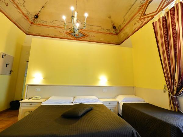 Hotel Iris : photo 9 de la chambre chambre triple