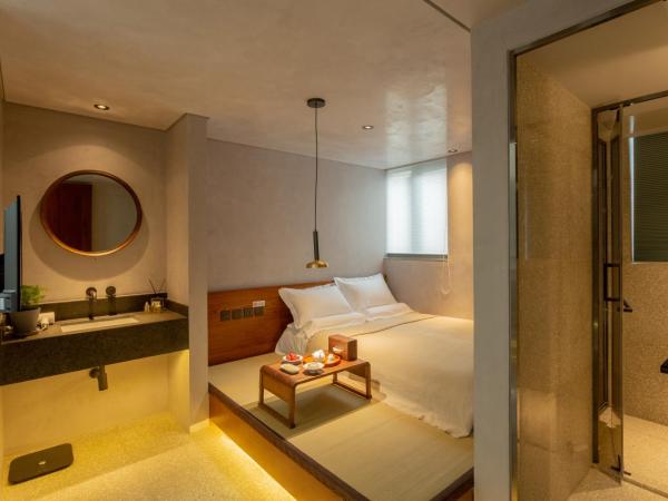 Refactoring Space Beijing Wang Fu Jing : photo 2 de la chambre chambre double avec salle de bains privative