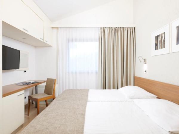 Village Galijot Plava Laguna : photo 1 de la chambre chambre classique avec terrasse