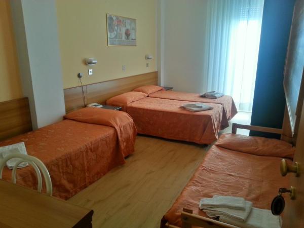 Hotel Sara : photo 1 de la chambre chambre quadruple