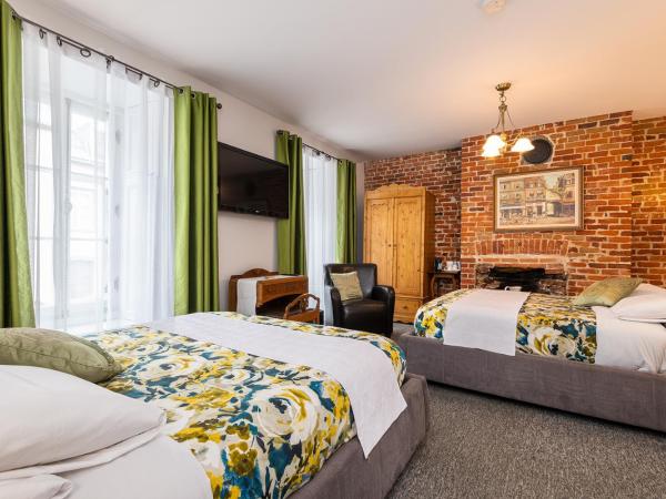 Le Coureur Des Bois : photo 1 de la chambre chambre familiale de luxe avec salle de bains privative