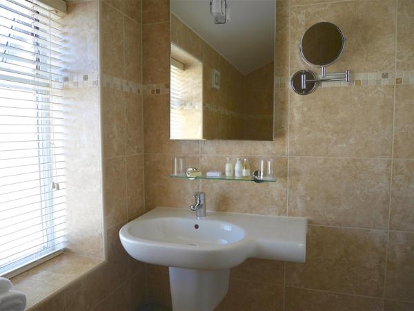 The Redstone Guesthouse : photo 2 de la chambre chambre double avec salle de bains privative