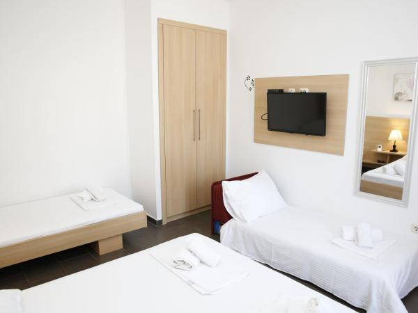 Guest House Lorenta : photo 4 de la chambre appartement 1 chambre avec balcon