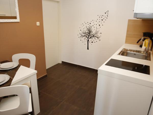 Guest House Lorenta : photo 3 de la chambre studio avec terrasse