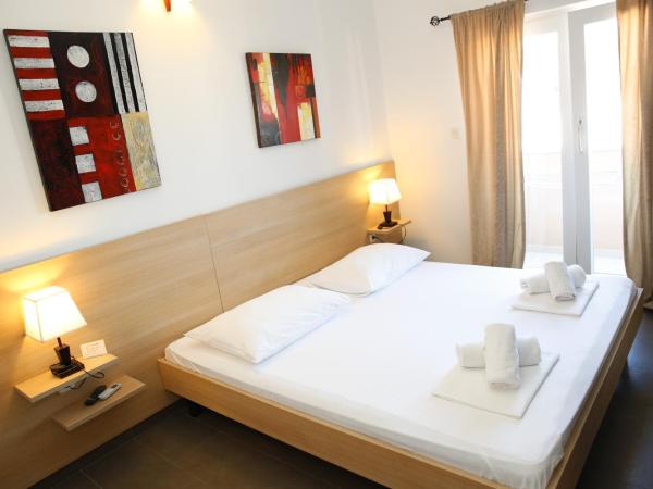 Guest House Lorenta : photo 2 de la chambre chambre double avec balcon