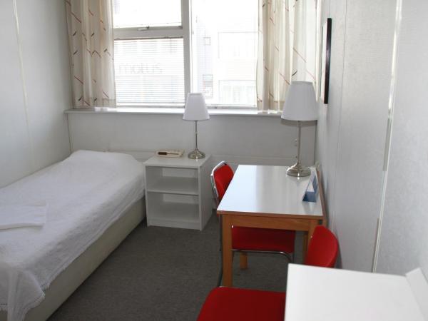 101 Guesthouse Hotel : photo 4 de la chambre chambre simple avec salle de bains commune