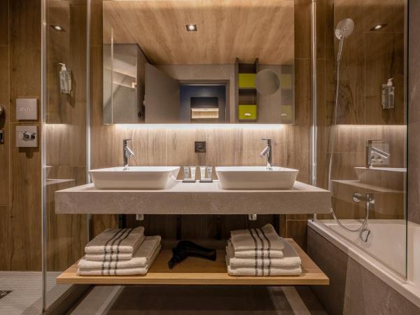 Alpina Eclectic Hotel : photo 5 de la chambre suite with balcony - mont-blanc range view