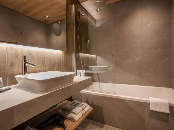 Alpina Eclectic Hotel : photo 7 de la chambre superior room with balcony - mont-blanc range view