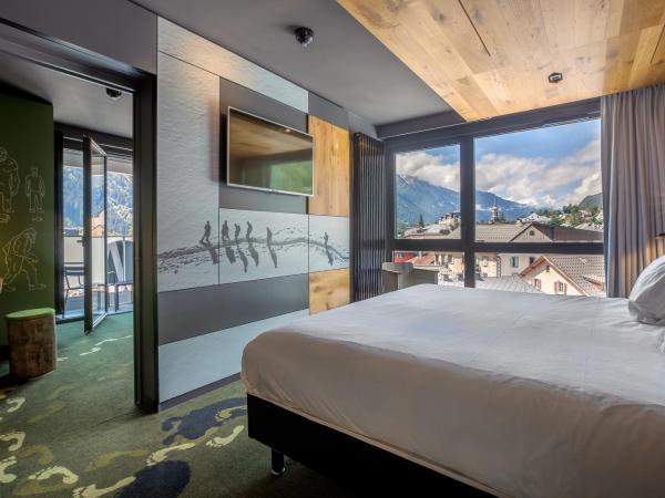 Alpina Eclectic Hotel : photo 1 de la chambre suite with balcony - mont-blanc range view