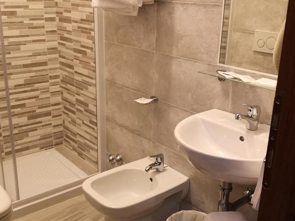 AUTO PARK Hotel : photo 4 de la chambre chambre triple