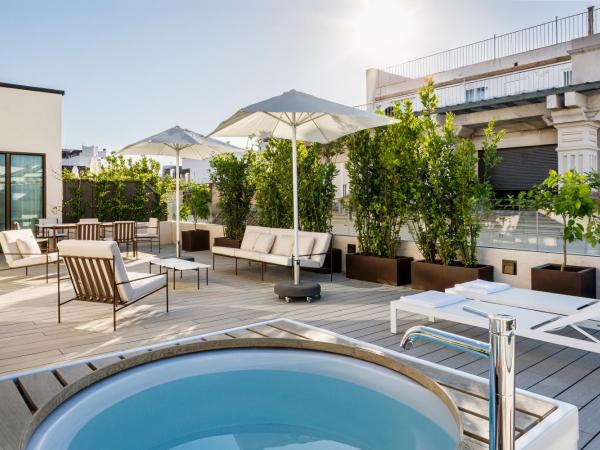 Radisson Collection Hotel, Magdalena Plaza Sevilla : photo 10 de la chambre suite présidentielle avec terrasse et bain à remous