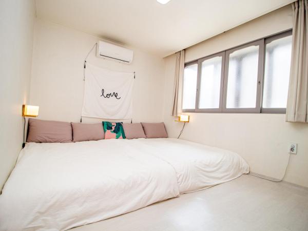 YAB-GuestHouse, FemaleOnly, ForeignOnly : photo 5 de la chambre chambre quadruple - réservée aux femmes