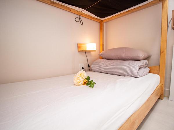 YAB-GuestHouse, FemaleOnly, ForeignOnly : photo 7 de la chambre chambre double avec salle de bains commune - réservée aux femmes