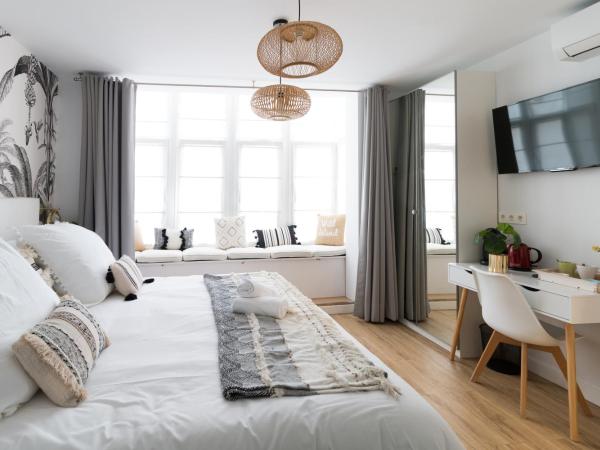 Bilbao Art Lodge Staynnapartments : photo 2 de la chambre chambre double ou lits jumeaux supérieure avec vue sur ville