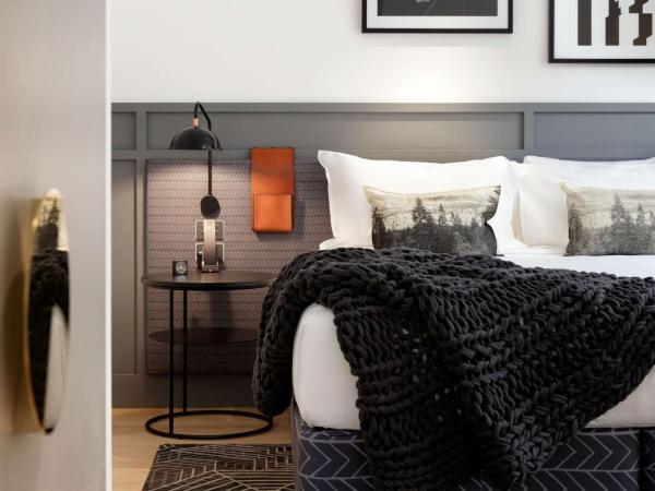 QT Queenstown : photo 10 de la chambre hébergement lit king-size - lac