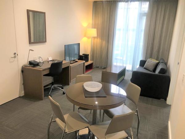 Quest on Franklin : photo 1 de la chambre 2 bedroom access apartment