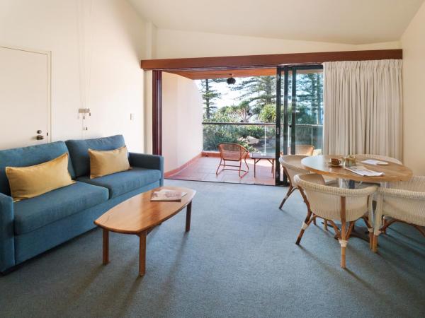 Beach Hotel Resort : photo 1 de la chambre suite loft avec balcon