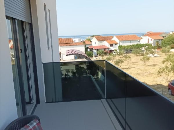 VILLA JANE INN : photo 7 de la chambre chambre double ou lits jumeaux avec balcon - vue latérale sur mer