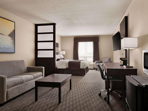 Days Inn by Wyndham Saskatoon : photo 3 de la chambre chambre lit king-size supérieure - non-fumeurs