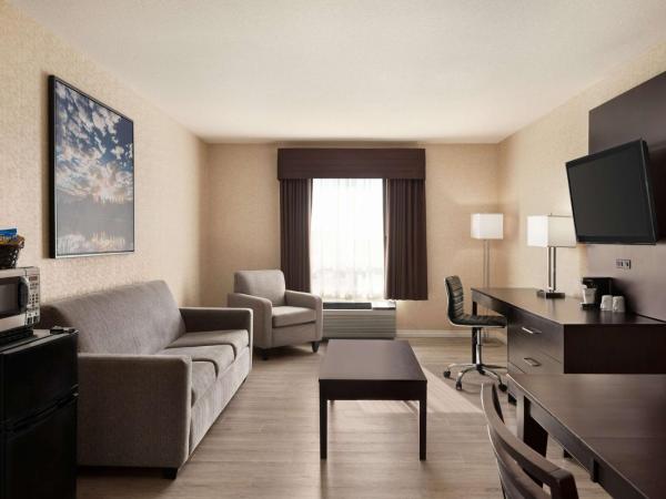 Days Inn by Wyndham Saskatoon : photo 8 de la chambre suite exécutive