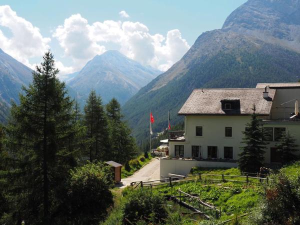 Waldhotel Fletschhorn Saas-Fee : photo 4 de la chambre chambre double - vue sur montagne