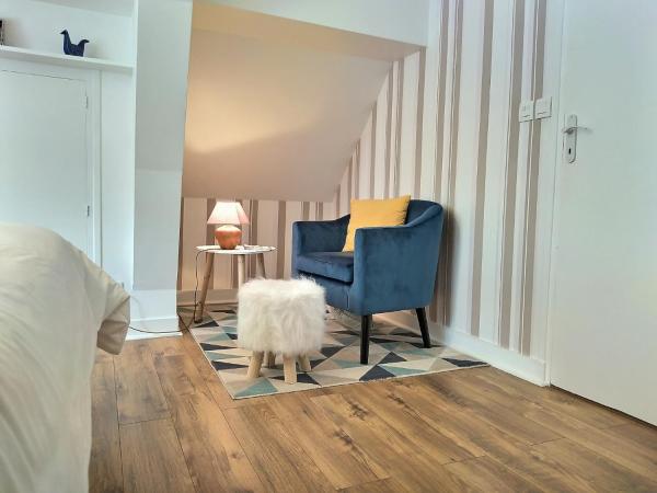 Chambre d'hôtes de Verdigné Piscine chauffée Parking Wifi : photo 1 de la chambre chambre supérieure lit queen-size