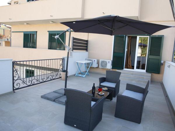 Guest House Lorenta : photo 10 de la chambre studio avec terrasse