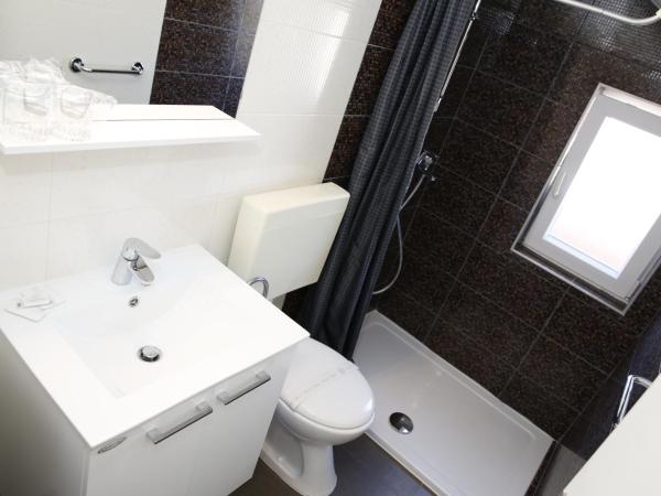 Guest House Lorenta : photo 8 de la chambre chambre double avec balcon