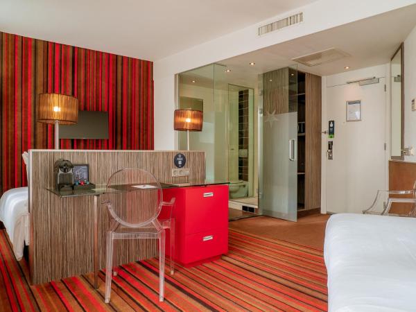 WestCord City Centre Hotel : photo 2 de la chambre chambre triple - vue sur ville